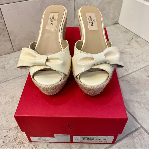 🚫Sold Classy Valentino wedge with box - Picture 4 of 8